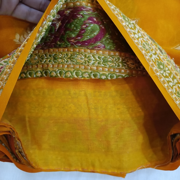 Fine embroidered saree - Picture 4 of 13